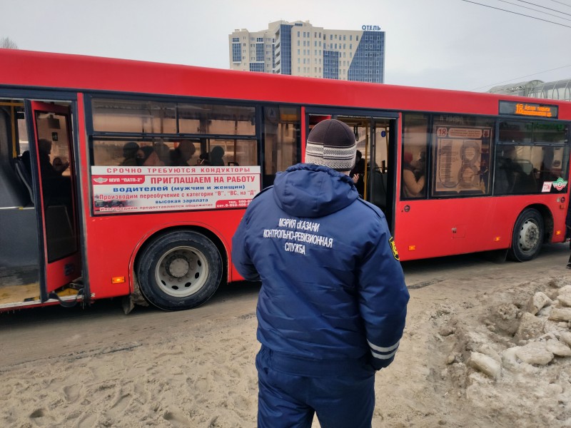 В феврале в общественном транспорте Казани выявили 8439 пассажиров без масок.