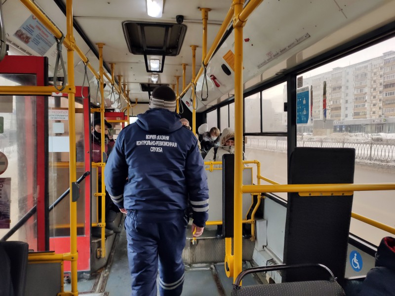 В общественном транспорте Казани за два дня марта выявили 800 пассажиров без масок.