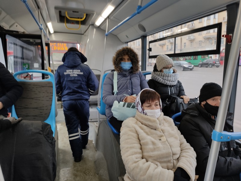 В Казани за неделю с 22 по 29 марта кондукторами и ревизорами в общественном транспорте выявлено более 2000 пассажиров без масок.