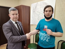 Спасибо за неравнодушие! В Казани пассажирам, кто помог выявить кондукторов-нарушителей, вручили проездные билеты.