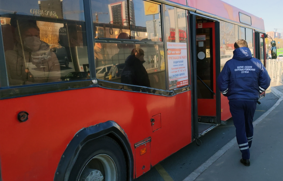 В Казани 13 апреля кондукторами и ревизорами в общественном транспорте выявлено почти 400 пассажиров без масок.