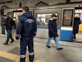 В Казани 19 апреля кондукторами и ревизорами в общественном транспорте выявлено более 400 пассажиров без масок.