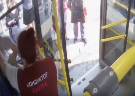 В Казани экипаж автобуса №36 помог девушке, которая упала в обморок