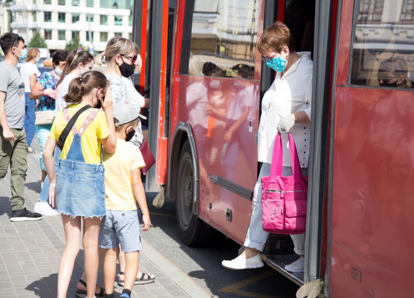 В Казани с начала мая кондукторами и ревизорами в общественном транспорте выявлено 1900 пассажиров без масок.