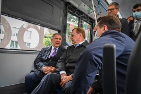 Президент Татарстана протестировал первый электробус в Казани.
