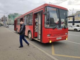 Кто в автобусах Казани не надевает маски?
