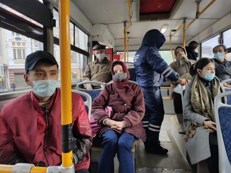 В ноябре в общественном транспорте Казани выявлено 11366 пассажиров без масок.