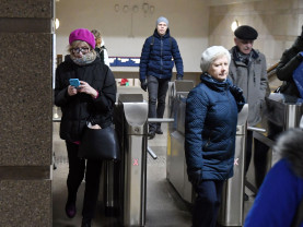 Жители Казани смогут воспользоваться скидкой при оплате проезда в метро картой «Мир» через смартфон