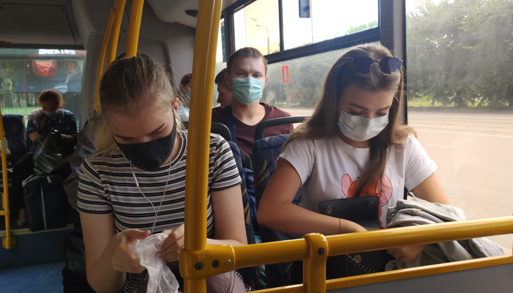В Казани масочно-перчаточный режим в общественном транспорте чаще нарушают девушки