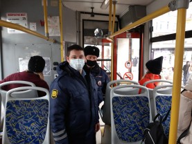 В общественном транспорте Казани 19 ноября выявили 963 нарушителя