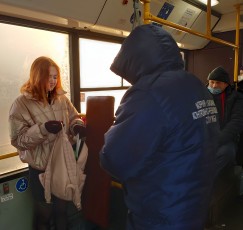 В казанских автобусах за час проверяющие выявили 7 пассажиров – нарушителей