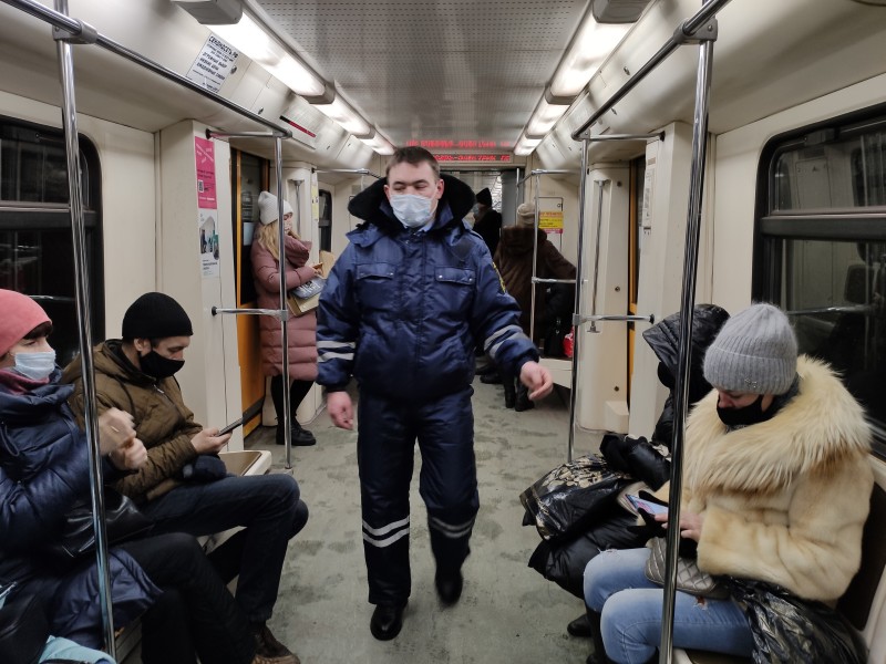За прошедшую неделю в общественном транспорте Казани выявлено 3276 пассажиров без масок.