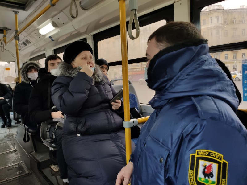 В Казани 18 января в автобусах выявили 68 пассажиров без масок