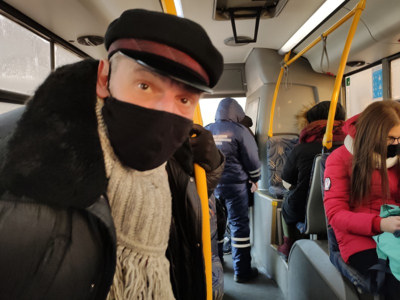 В общественном транспорте Казани 21 января выявили почти 400 пассажиров без масок
