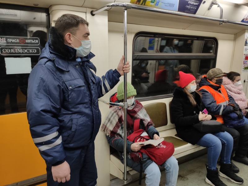За неделю в общественном транспорте Казани выявлено более 1500 пассажиров без масок.