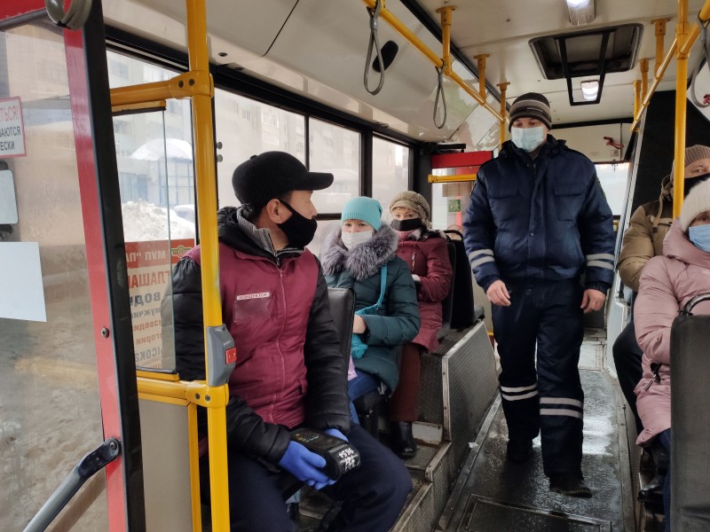 В общественном транспорте Казани 2 февраля выявили 377 пассажиров без масок.