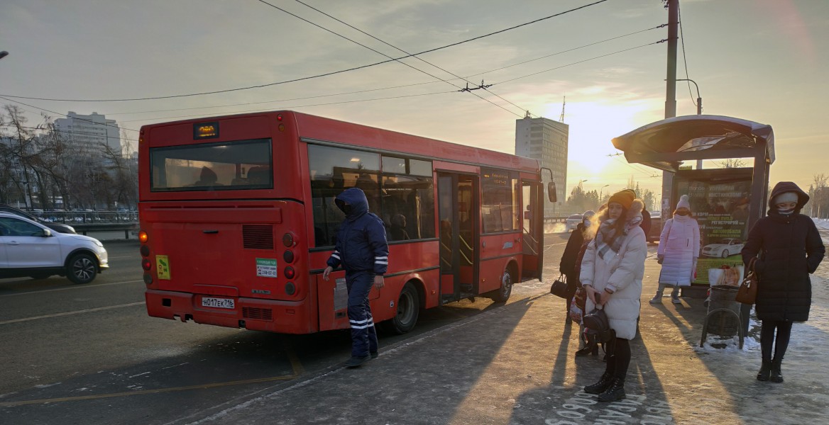 В общественном транспорте Казани 16 февраля выявили 446 пассажиров без масок.
