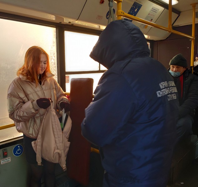 В общественном транспорте Казани 17 февраля выявили 479 пассажиров без масок.